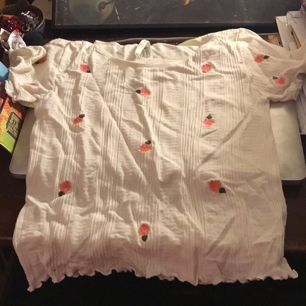 Cropped blouse with sweet detail; can suit girl or petite woman